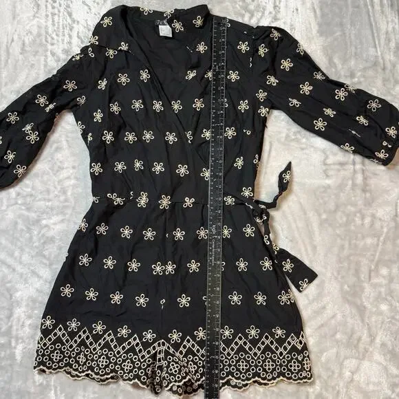 Venus Women's Size 6 Floral Embroidered Eyelet Wrap Tie Romper 100% Cotton Boho - Picture 9 of 9